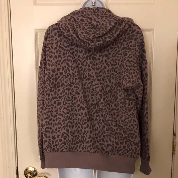 Beautiful Animal Print Hoodie - Picture 6 of 8